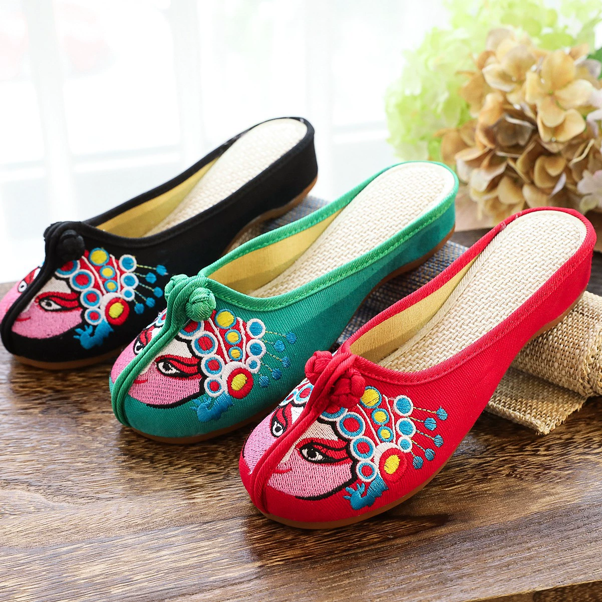 Тапочки Тканевая обувь с вышивкой Сандалии Национальная модная квинтэссенция в китайском стиле Платье для лица с цветочными пуговицами Женские сандалии