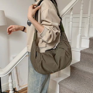 Brand water repellent nylon universal one-shoulder bag for men and women