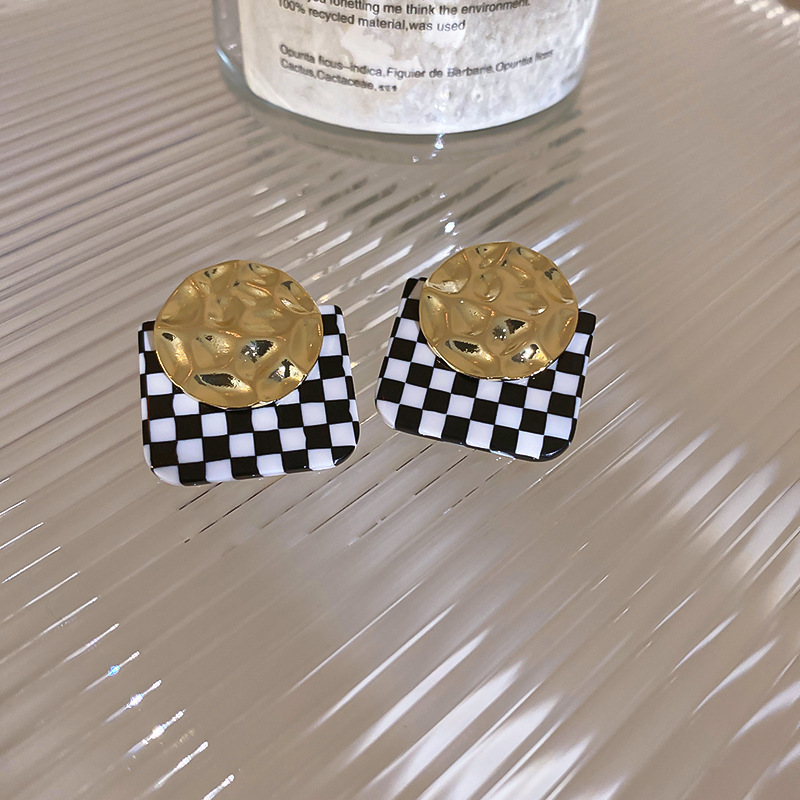 Pendientes de perlas asimétricas con cuernos de diamantes súper parpadeantes de plata Pendientes de nicho de viento frío femenino Pendientes de lujo ligero de alta calidad