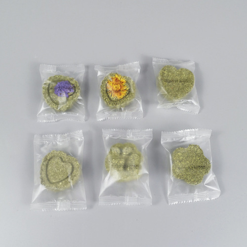 Hamster snacks, molar grass cakes, alfalfa grass, golden bears, rabbits, guinea pigs, small animal snacks, grass cakes wholesale
