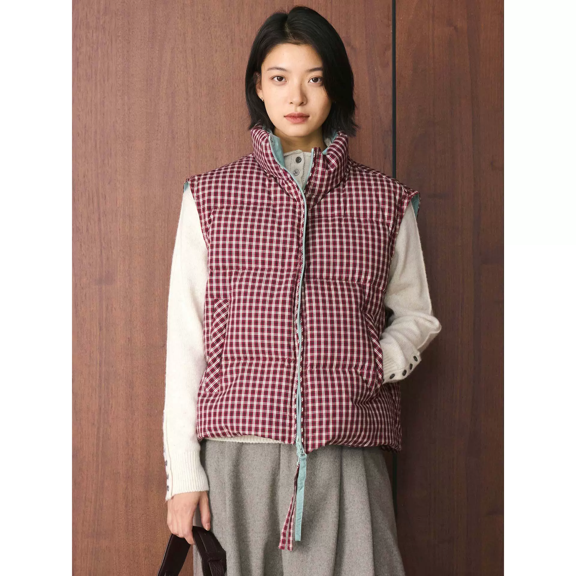 卢浮冬季新款韩系复古时髦撞色格子双拉链羽绒马甲舒适保暖上衣女