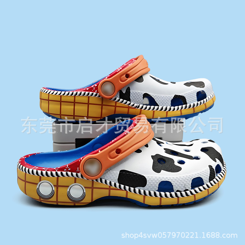 Cruz nueva caricatura co-branding oso marrón para niños zapatos agujeros antideslizantes tendencia para niños niñas sandalias de cabeza