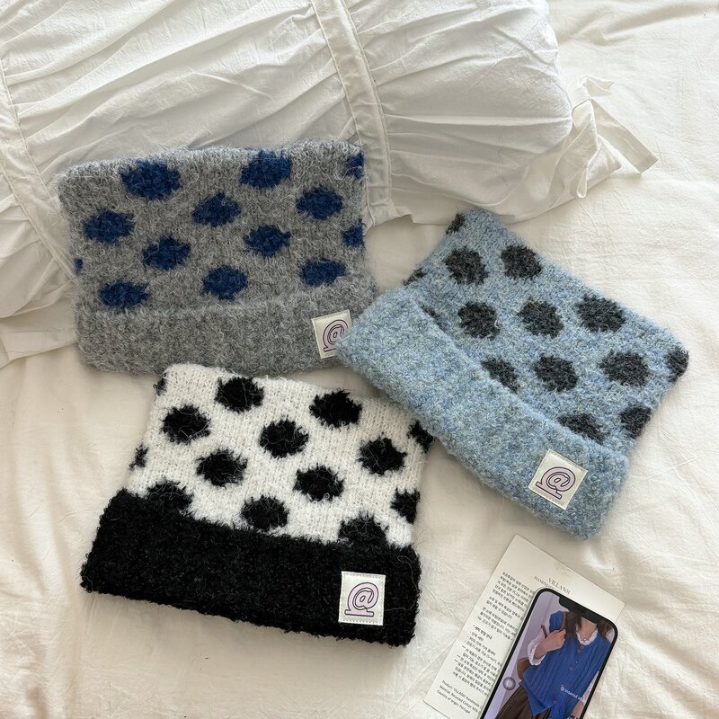 Cute color-blocked polka dot plush cat-ear knitted hat, unisex, for autumn and winter, keeps you warm and protects your ears, a cozy beanie