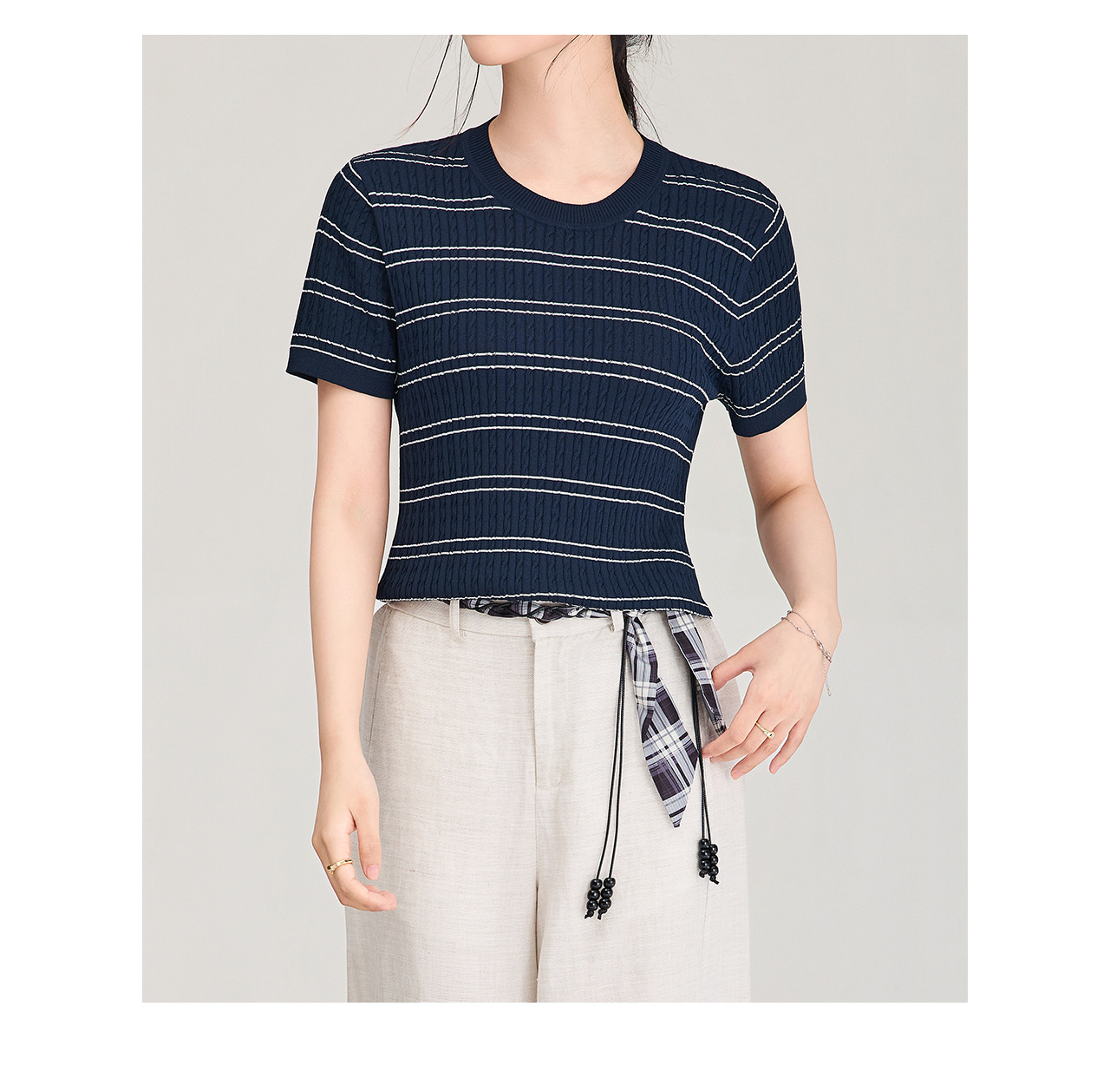 Áo thun dệt kim tay ngắn cổ tròn họa tiết sọc vintage nữ — màu xanh navy chi tiết 3