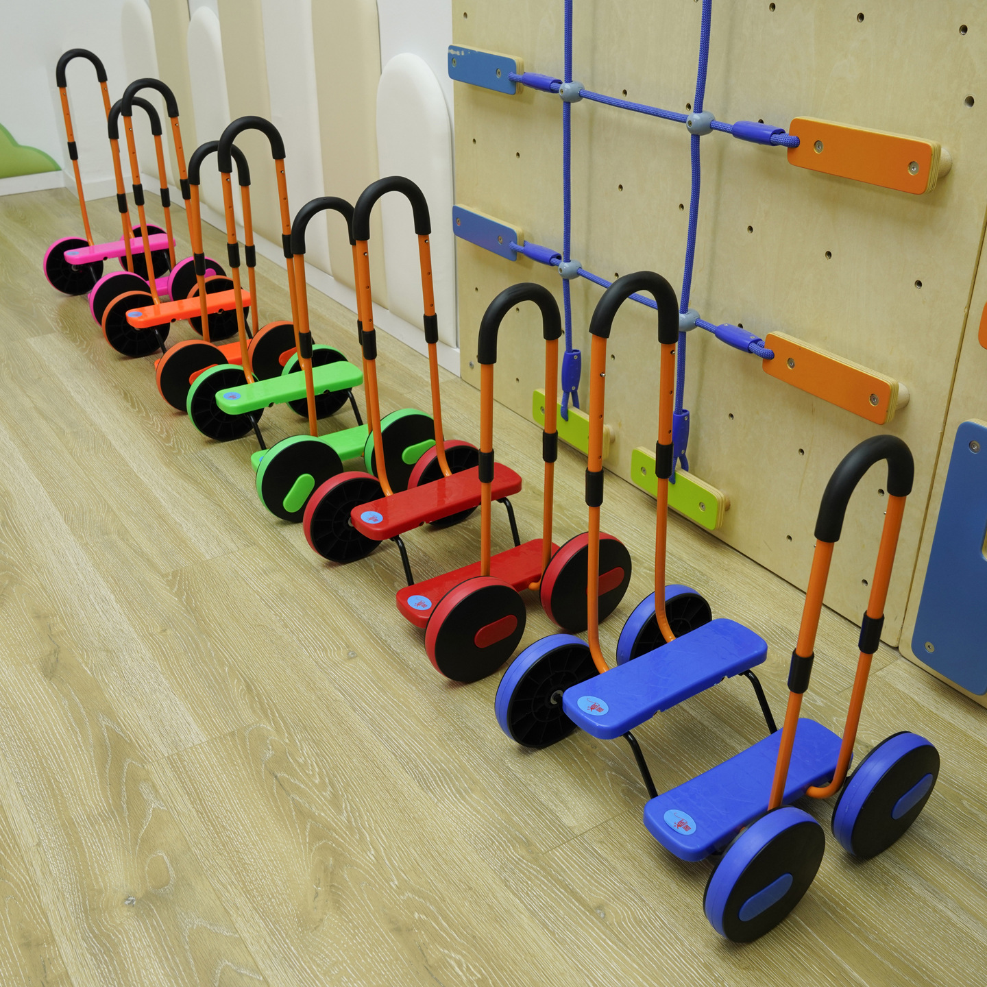 silencioso cuatro ruedas pedal niño equipo de entrenamiento sensorial coche de juguete interior al aire libre bebé pisar coche de equilibrio para niños