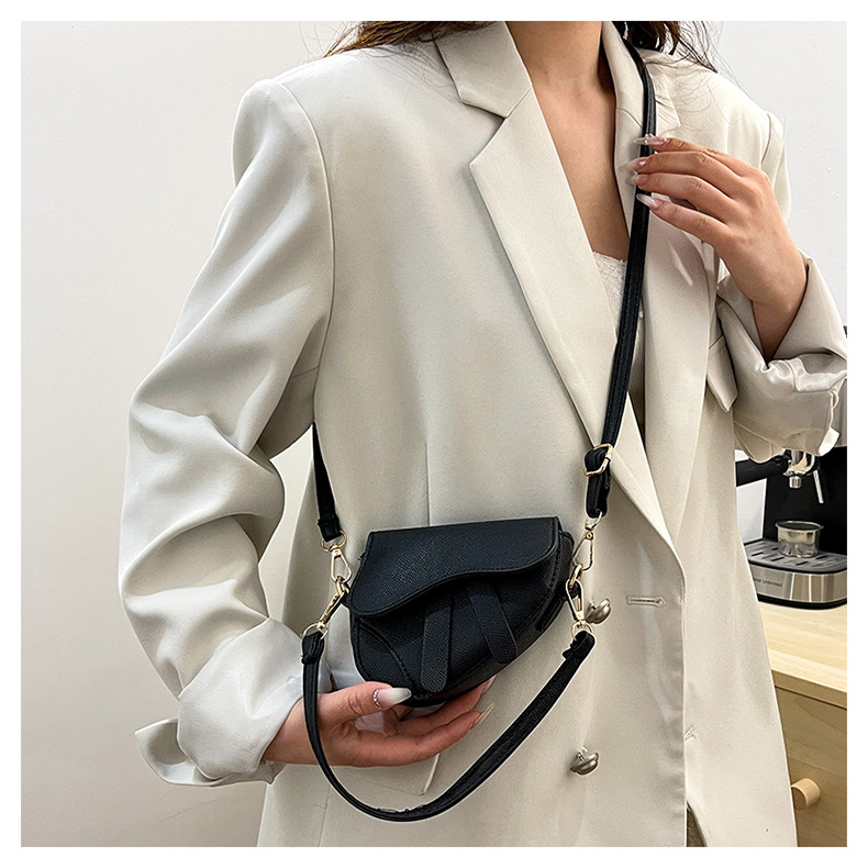 Kleines Nischendesign für Frauen 2024 neuer Sommer minimalistischer Crossbody, einzelne Schulter, Unterarmtasche, modische Textur_voghion.com