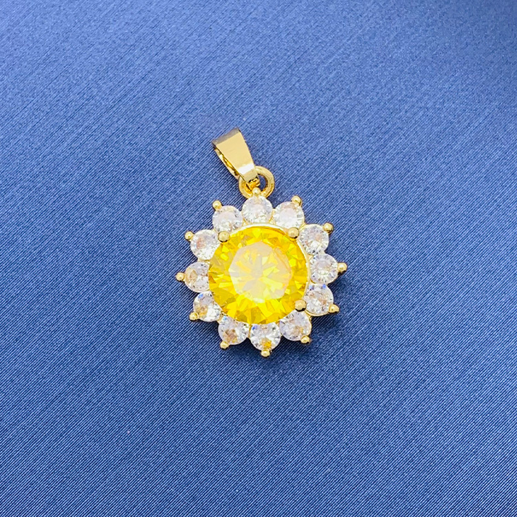 百種類のペンダントは心のままにファッションの経典を配合します。カップルの美しいペンダントは親友のアクセサリーを送ります。