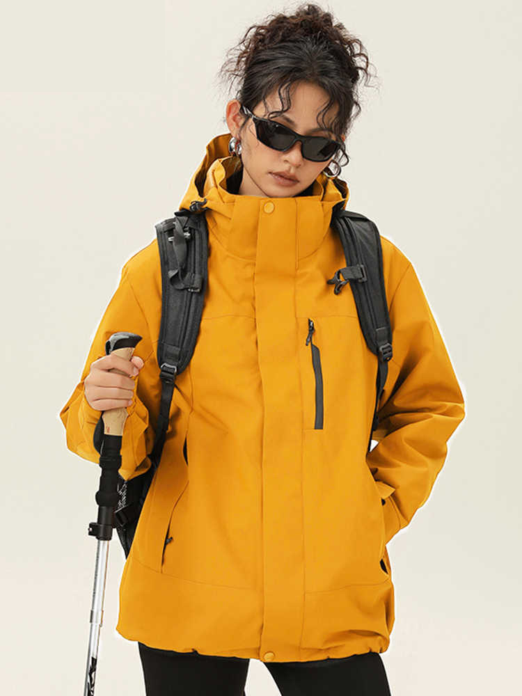 Super hermosa ropa de asalto mujer 3 en 1 desmontable 2025 nuevo otoño y invierno al aire libre pareja de montaña chaqueta a prueba de viento hombre