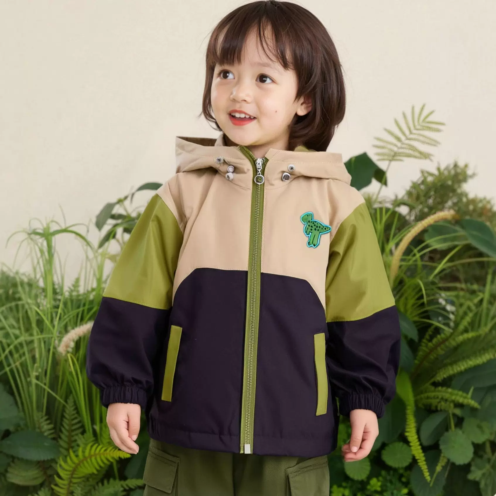 男童外套春秋款2025新款洋气儿童网红连帽冲锋衣宝宝秋装夹克上衣
