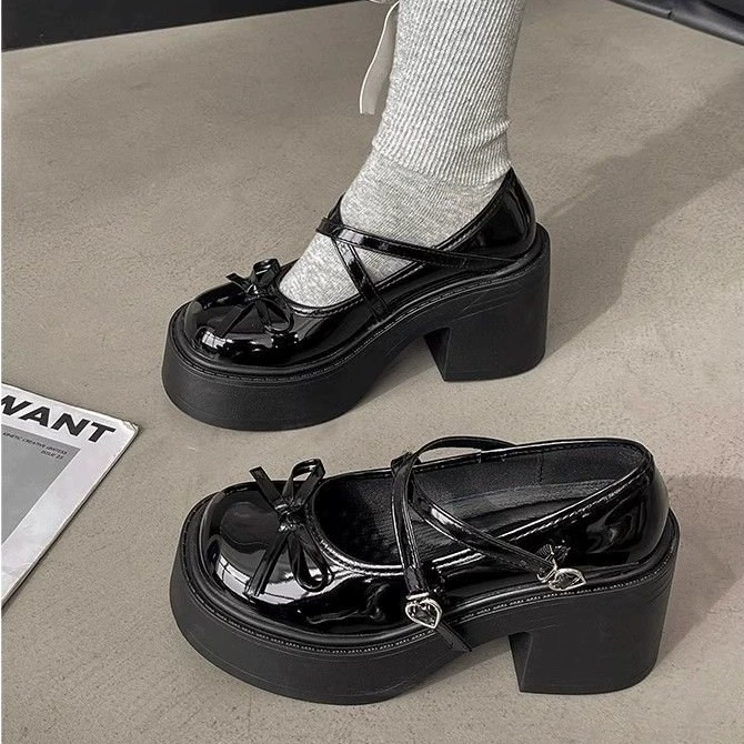 Французские одиночные туфли женские пуговицы на высоких каблуках 2024 весна, лето и осень новые толстые кожаные туфли на каблуках феи ветра