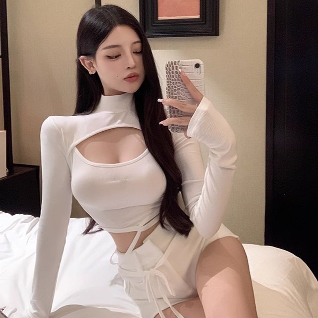 순수한 섹시한 스파이스 걸스 하이 칼라 가슴 공개 긴팔 티셔츠 여성 디자인 할로우 크로스 레이스 업 쇼트 타이트탑