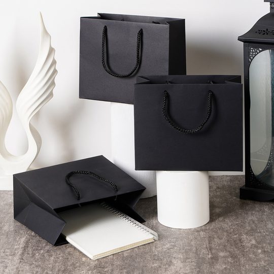 Cross-border supply wholesale black and white kraft gift bags paper bags clothing handbags black cardboard bags
