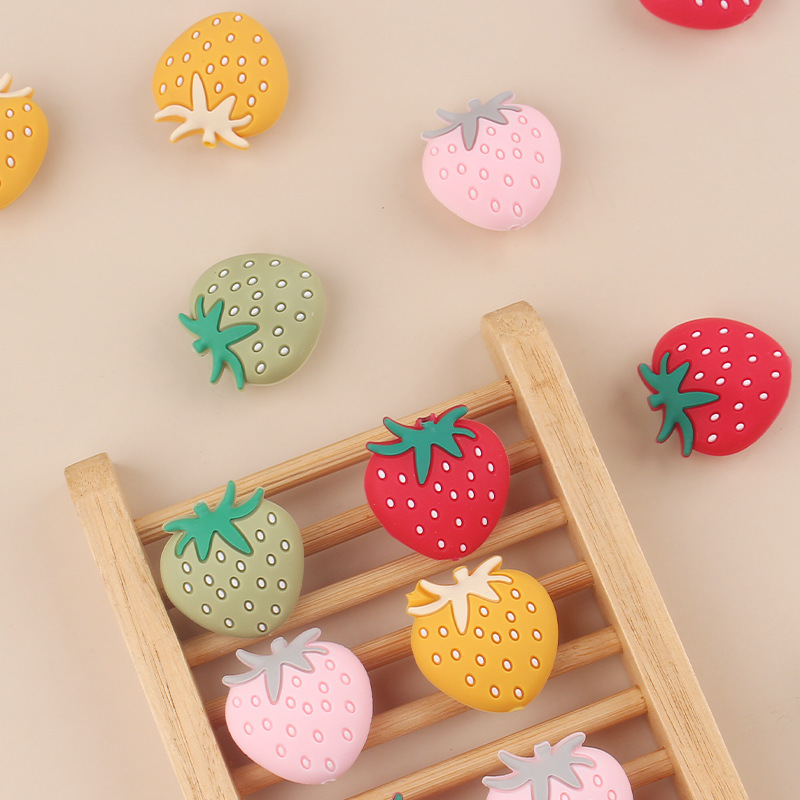 Nuevos productos para bebés, cuentas de silicona de fresa, chupete de bebé de bricolaje creativo, accesorios de pulsera de mordedor de dientes de cadena anti-caída