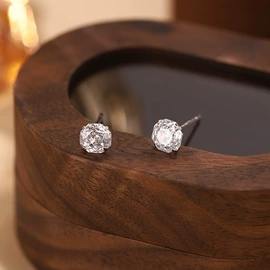 耳钉;项链;耳环