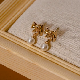 耳环;耳钉;耳坠