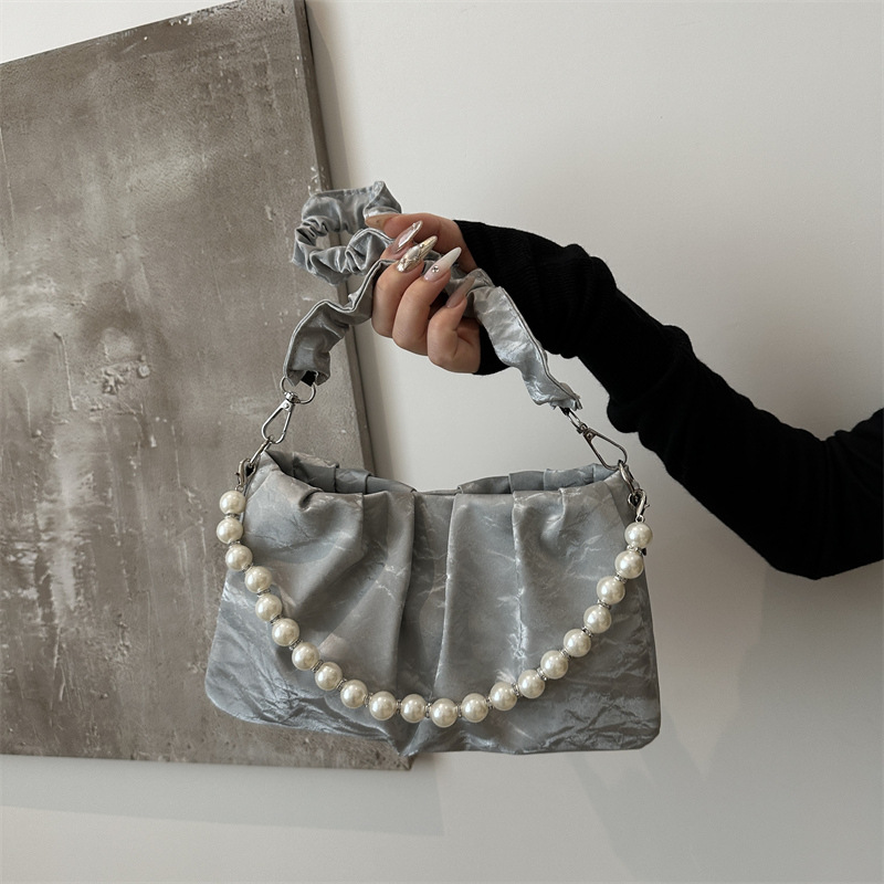 2024 nuevo bolso de mano de cadena de perlas nicho diseño plegable bolso de nube debajo de la axila red de marea roja bolso de mochila