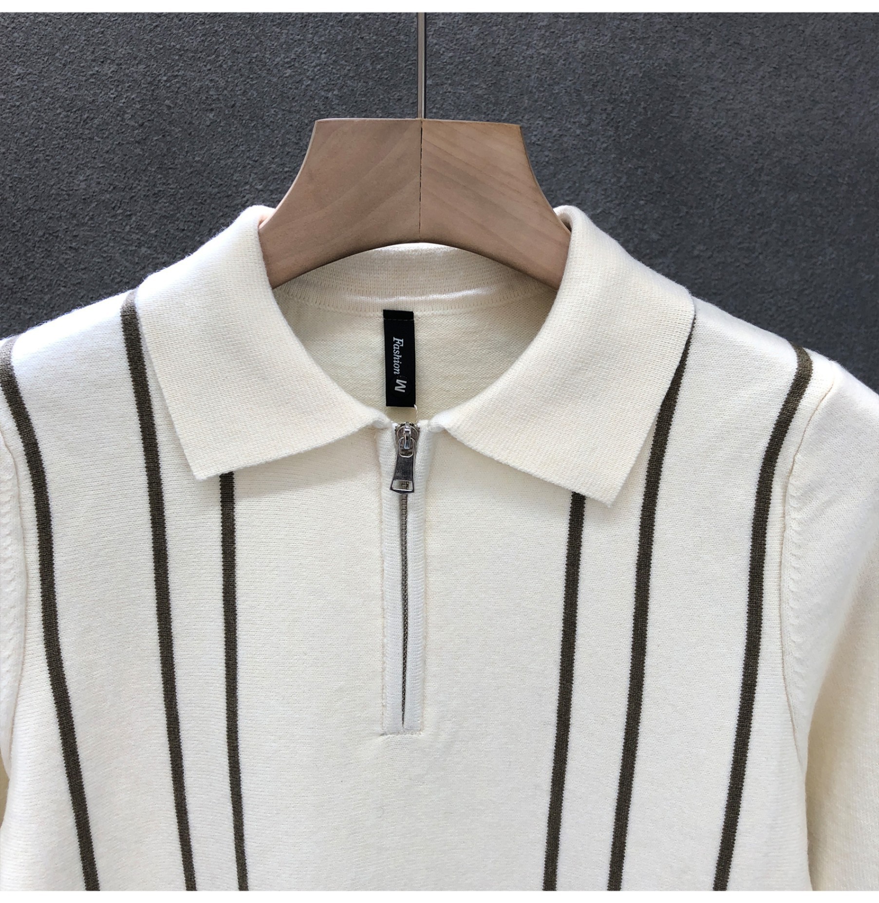 Maglione polo uomo slim fit con zip e design a righe_voghion.com
