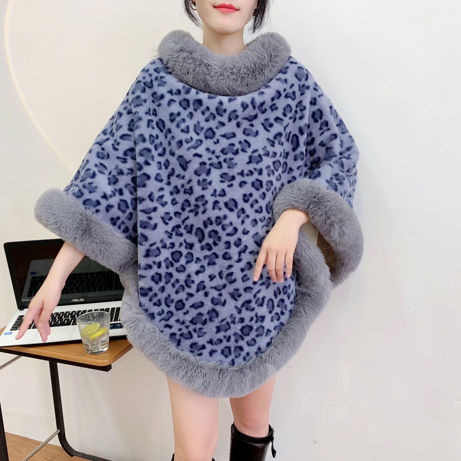 Capa tipo chal de otoño e invierno 2026, nueva bufanda de piel sintética de conejo, abrigo de punto para mujer, prenda exterior holgada y versátil. image 38