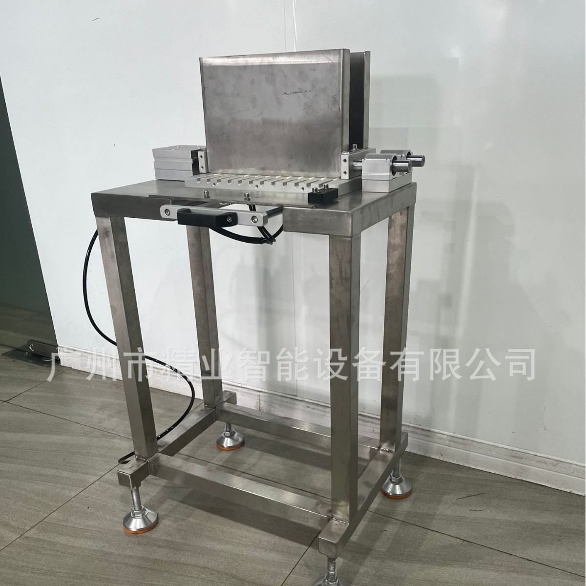 12孔唇彩装管机 套管机 上包材机 12孔发泡笔灌装机 上笔杆机