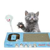 Кошка поймала игрушечную гофрированную бумагу, захватывающую тарелку -Устойчивый