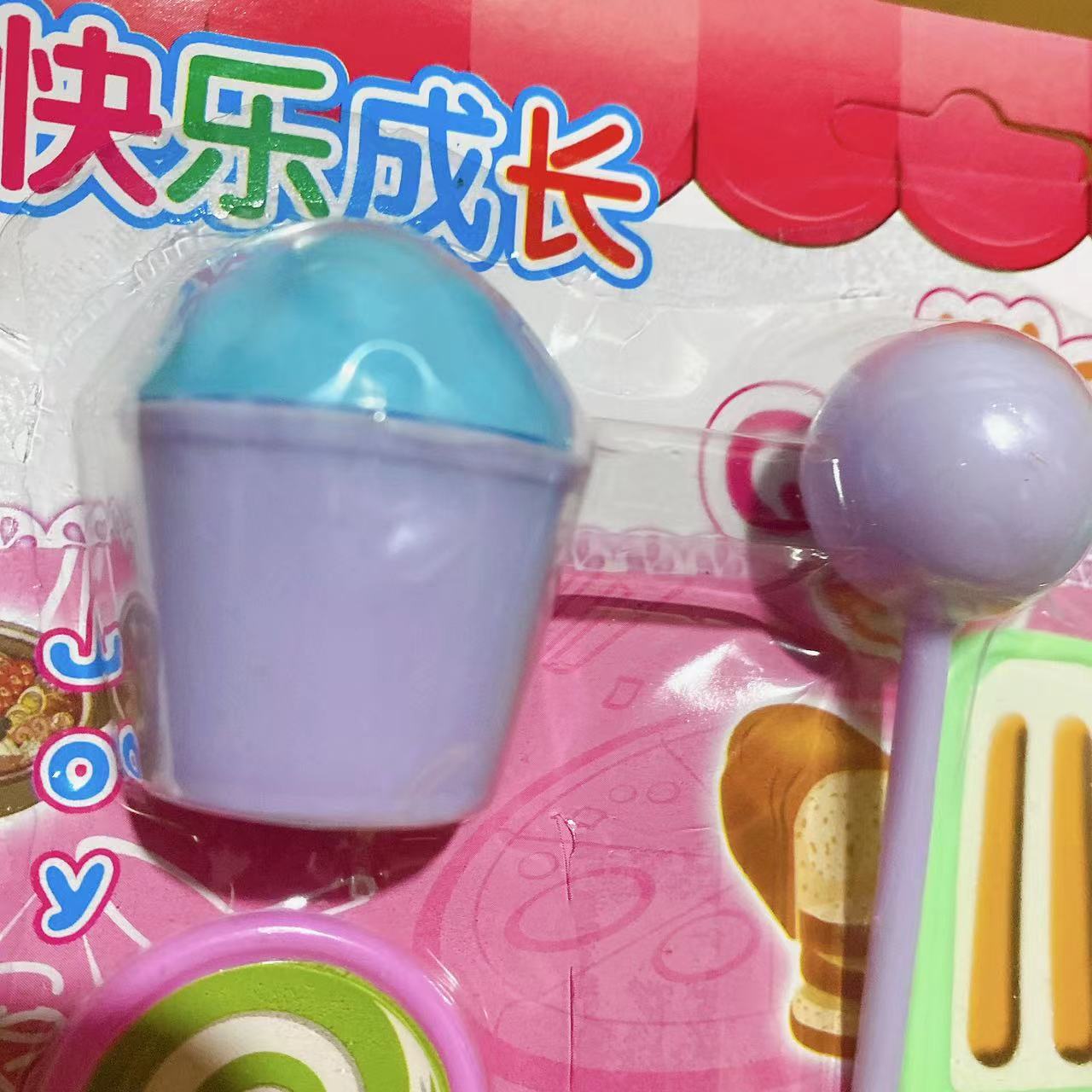 Juego de caramelo de juguete para niños juego de simulación de juguete de Casa coche comedor helado puesto de juguete anillo 2 yuanes al por mayor