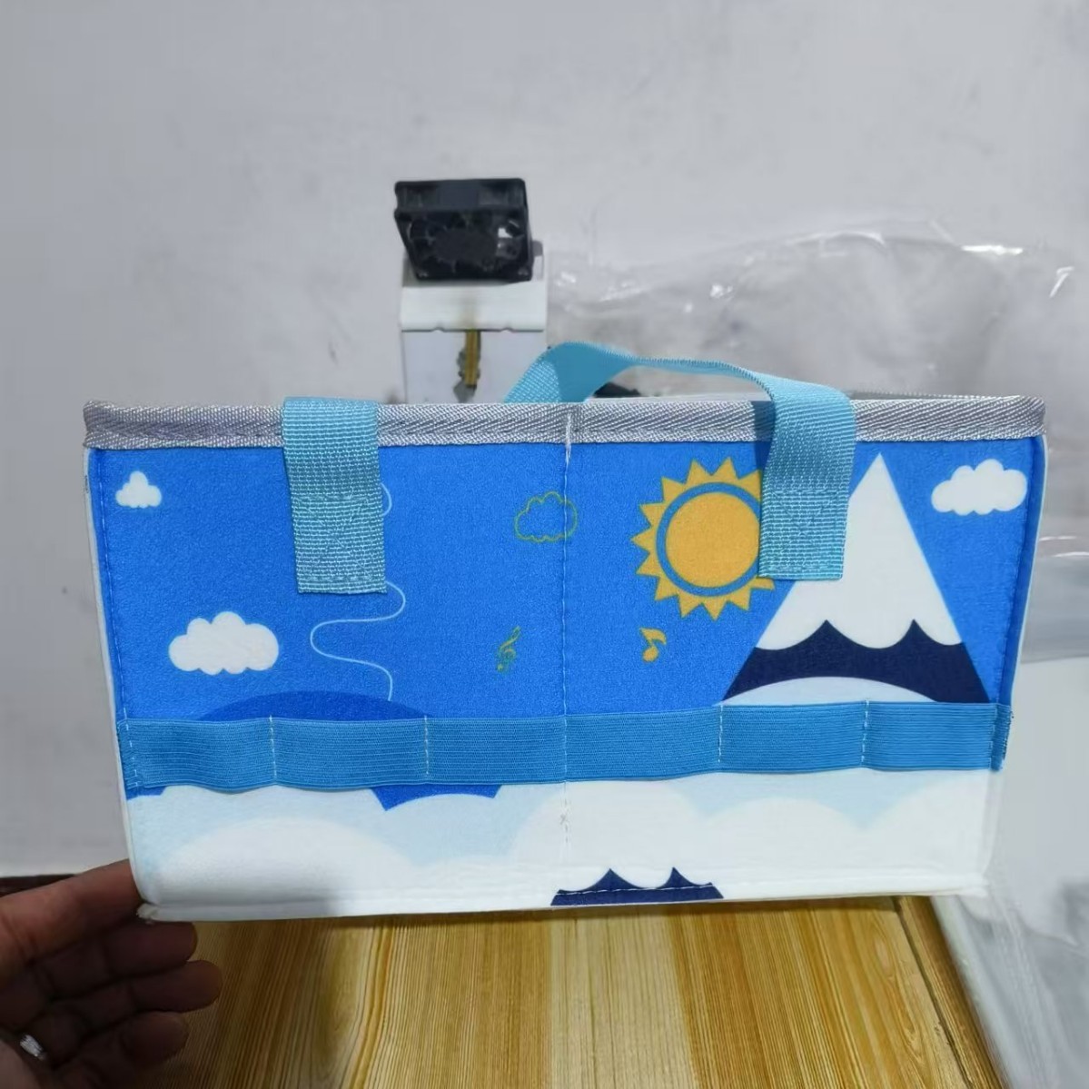 毛毡音响包 跨境公仔玩具 收纳袋多孔创意音频播放包音乐手提包