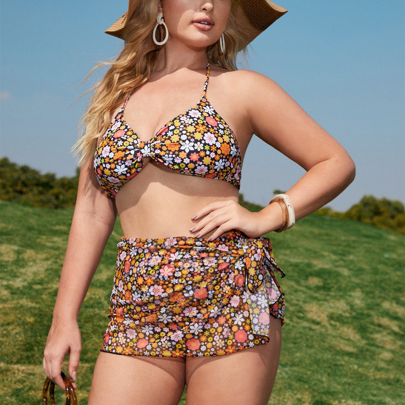 conjunto de tres piezas de bikini floral sin espalda con cuello colgante de talla grande NSJHD124720