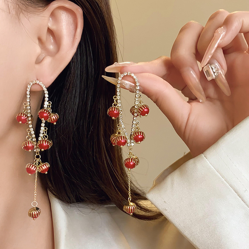 Pendientes largos de borla de circón súper flash Pendientes de lujo ligero de alta gama de moda Pendientes de todo fósforo de temperamento de nicho al por mayor femenino