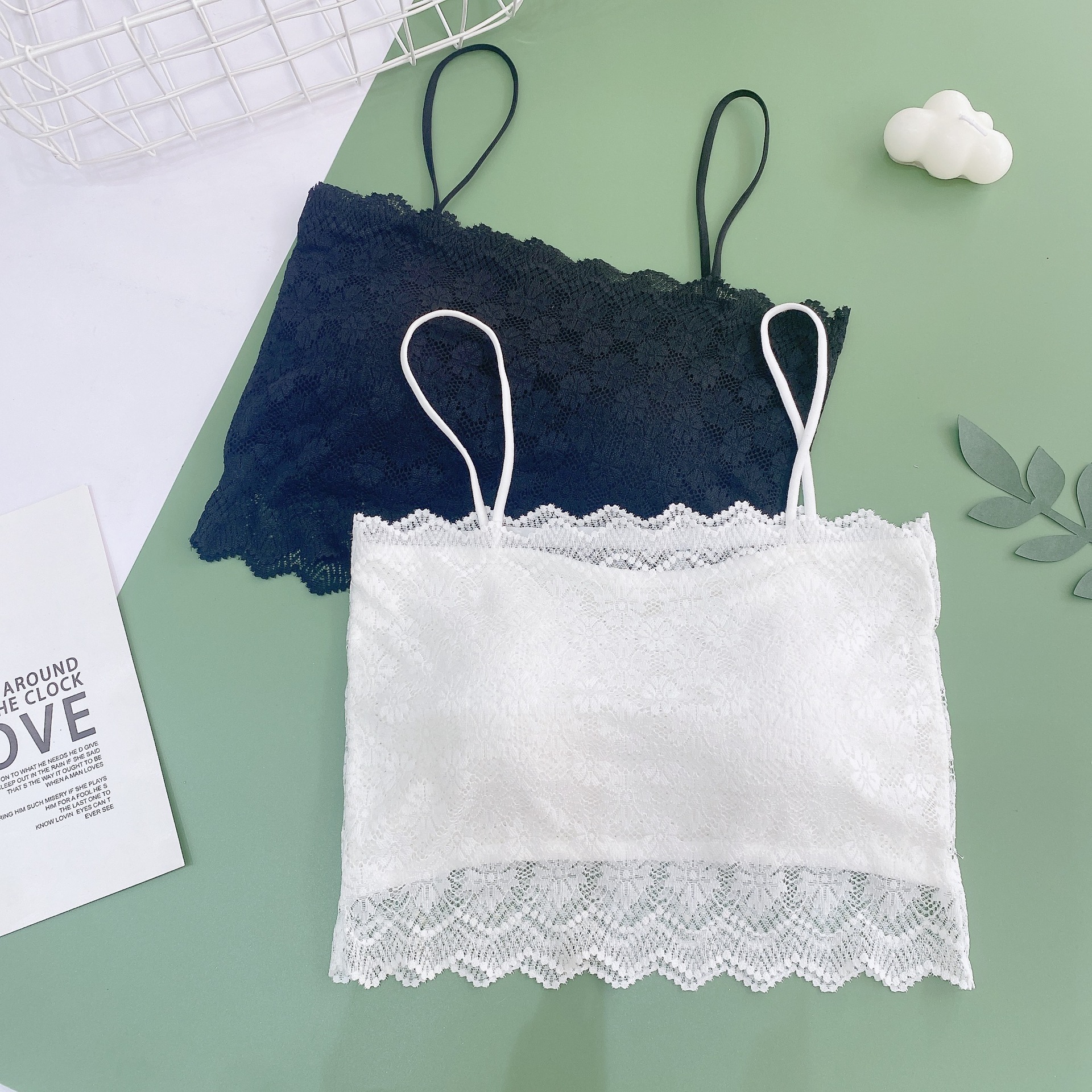 새로운 스타일 레이스 튜브 탑 안티 러닝 라이트 인테리어 고정 원피스 코스터 슬링 작은 조끼 소녀의 여름 얇은 가슴 포장