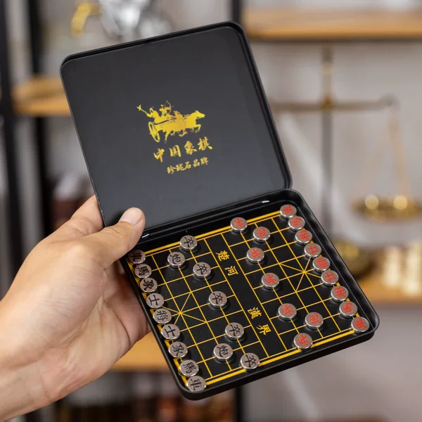 Mini Iron Box Magnetic Chinese Chess for Primary School Students and Kidsren Magnetic Chess with Chessboard Magnetic Suction Portable Rubber Chess Pieces