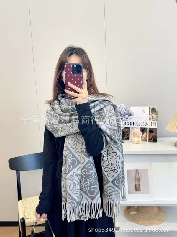 罗围巾冬季女2025新款披肩毯两用高级感保暖斗篷披风外搭仿羊绒厚|undefined