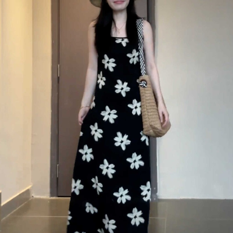 法式海边度假黑色吊带碎花连衣裙子女夏季2025新款小个子气质长裙|undefined