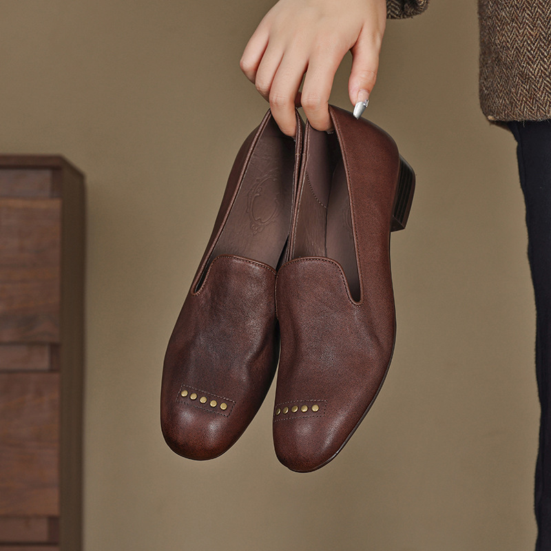 2025大码马皮水洗法式复古软皮软底豆豆鞋粗跟铆钉小皮鞋通勤单鞋