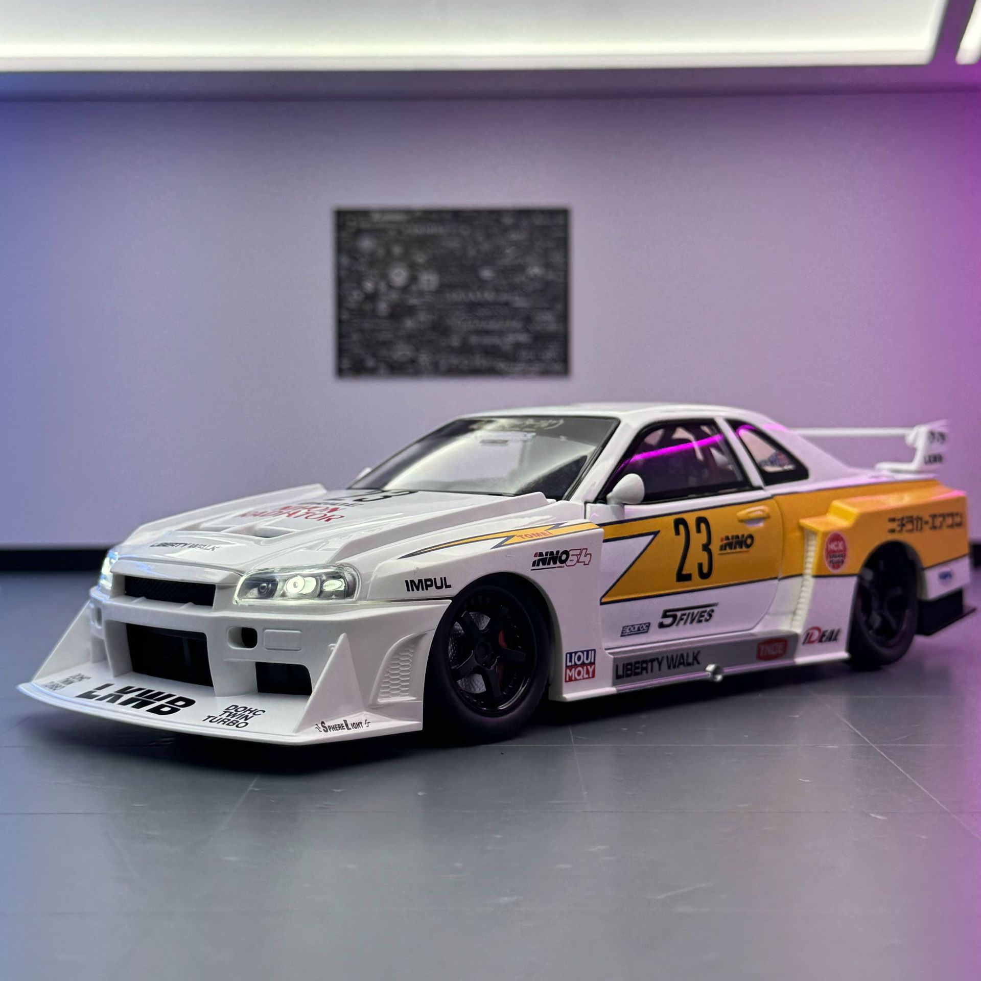 Modelo de coche de aleación Weili 1 a 24 Nissan GTR34 versión modificada del horizonte del coche de juguete de luz y sonido modelo de sonido