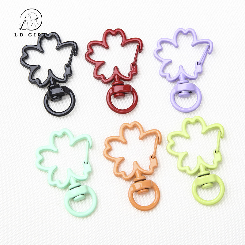 Hanging spray paint cherry blossom spring buckle shaped key ring buckle metal dog buckle spring ring key bag jewelry pendant