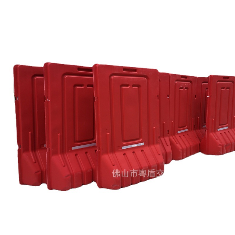 【粤盾厂家】1.8m注水注沙围挡 道路施工高塑料水马 红色移动围栏