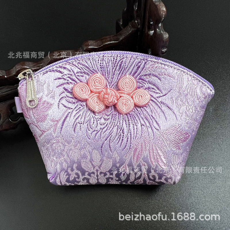 연한 보라색 불꽃놀이 껍질