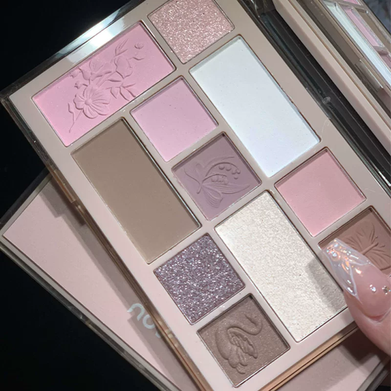 Makeup Palette — Universal Eyeshadow & Highlighter Compact, Reusable, Portable Contouring Kit