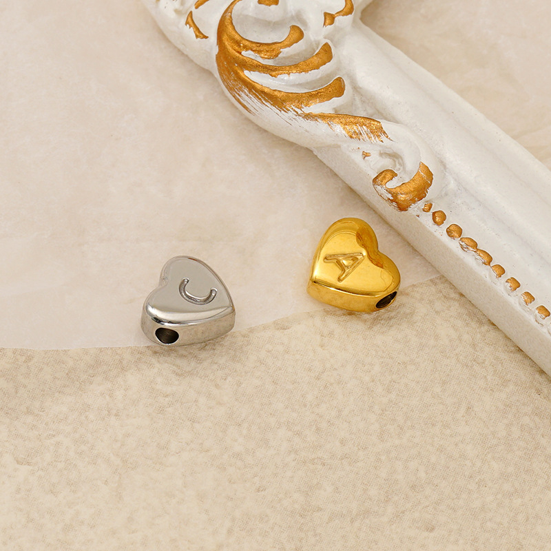 Europeo y americano más vendido nuevo transfronterizo nueva carta amor colgante 18K collar de acero inoxidable nicho clásico ins diseño