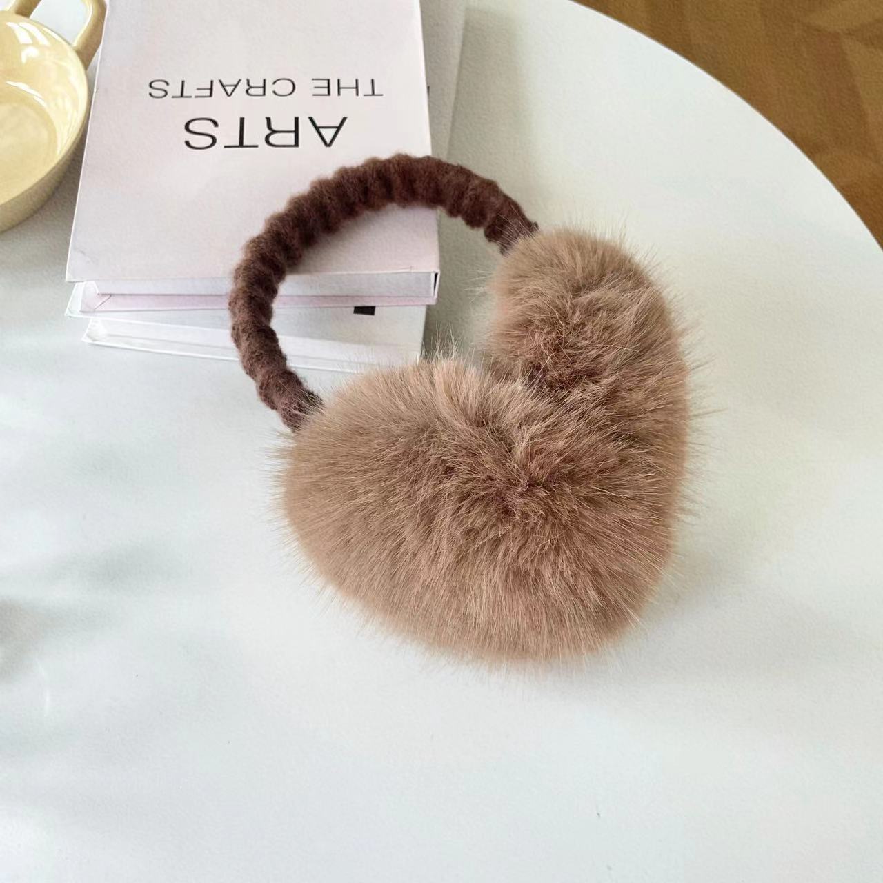 財閥の千金の白いウサギの毛の耳に似せて、毛の耳をかぶせて、保温して、耳を保護します。