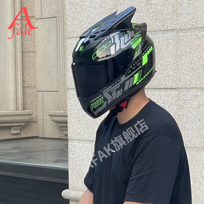 Fábrica al por mayor casco de motocicleta Caballero femenino locomotora eléctrica puede ser equipado con Bluetooth casco de seguridad de invierno 3C/DOT certificación