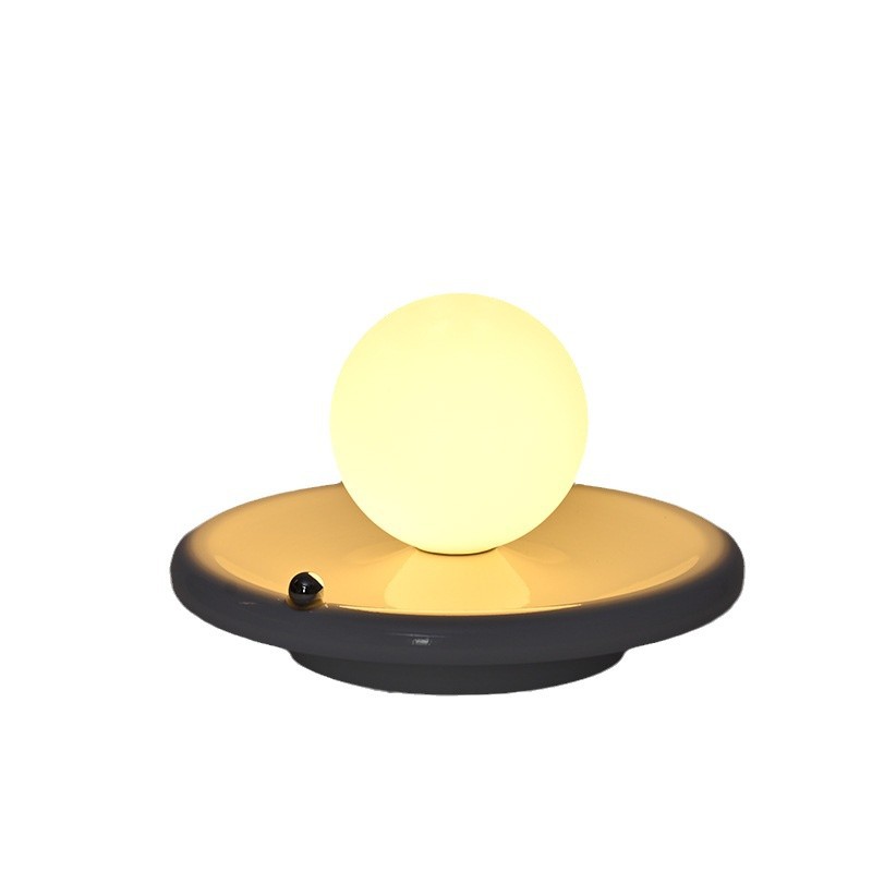 Lámpara decorativa con estilo elegante y cuentas tipo perla