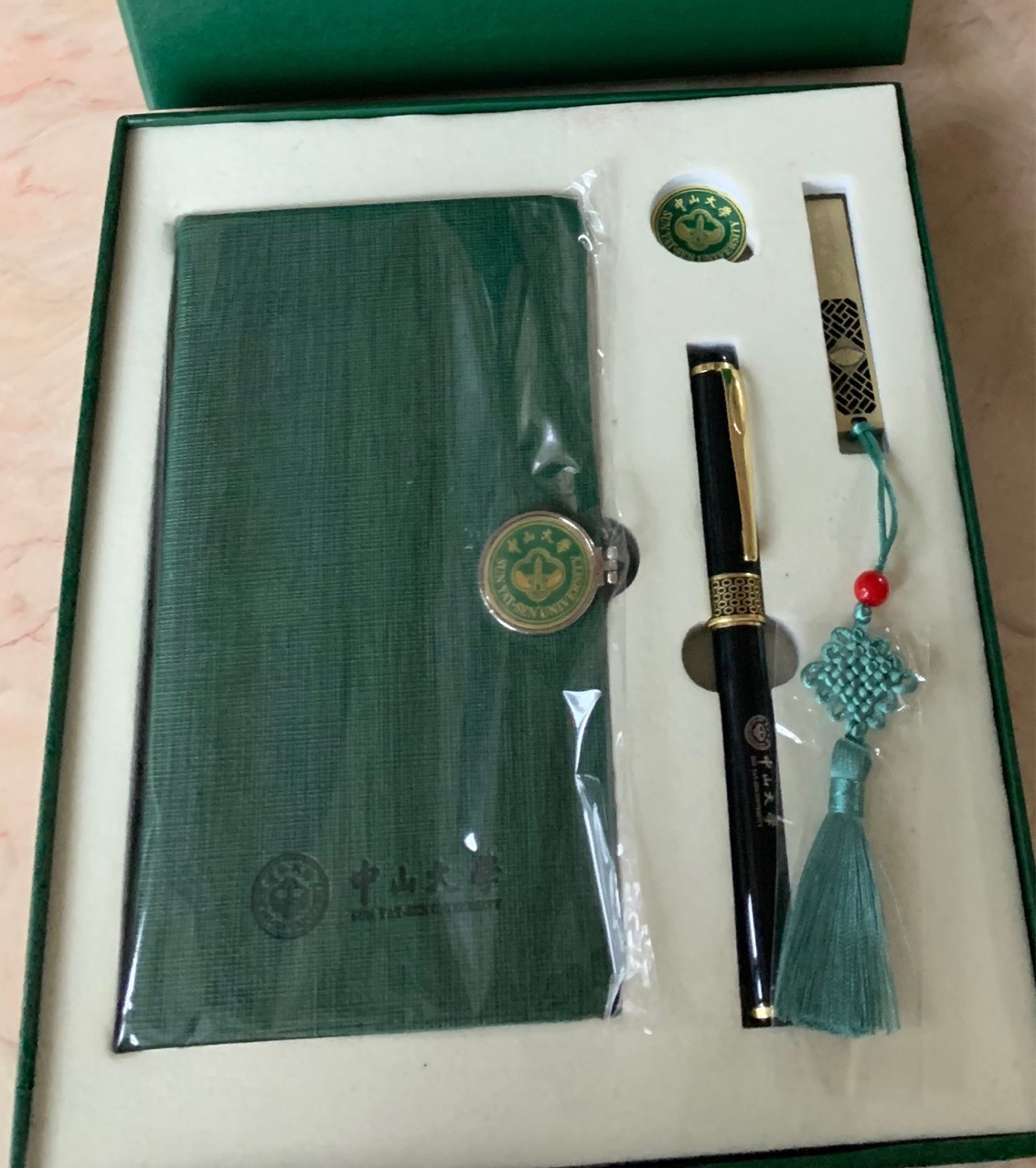 Laptop, USB flash drive, rollerball pen, badge, set
