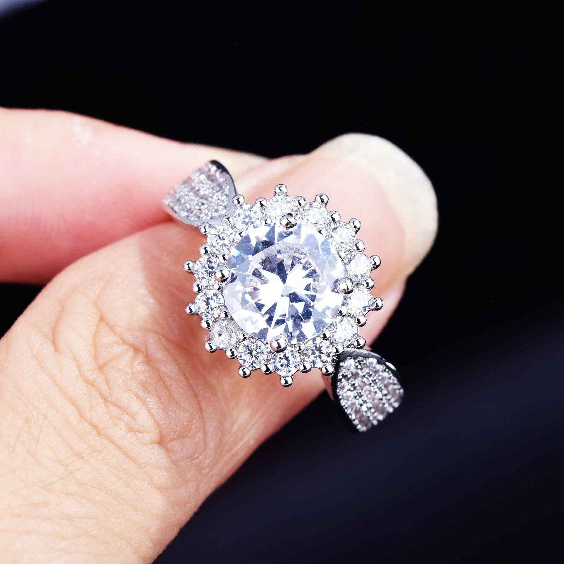 10g Weight Artificial Gemstones Inlay Material Wedding Occasion Copper Material Flower Pattern Women'S Gender Diamond Design Simple Style Style White Color Wholesale Jewelry Simple Style Flower Copper Artificial Gemstones Diamond 7