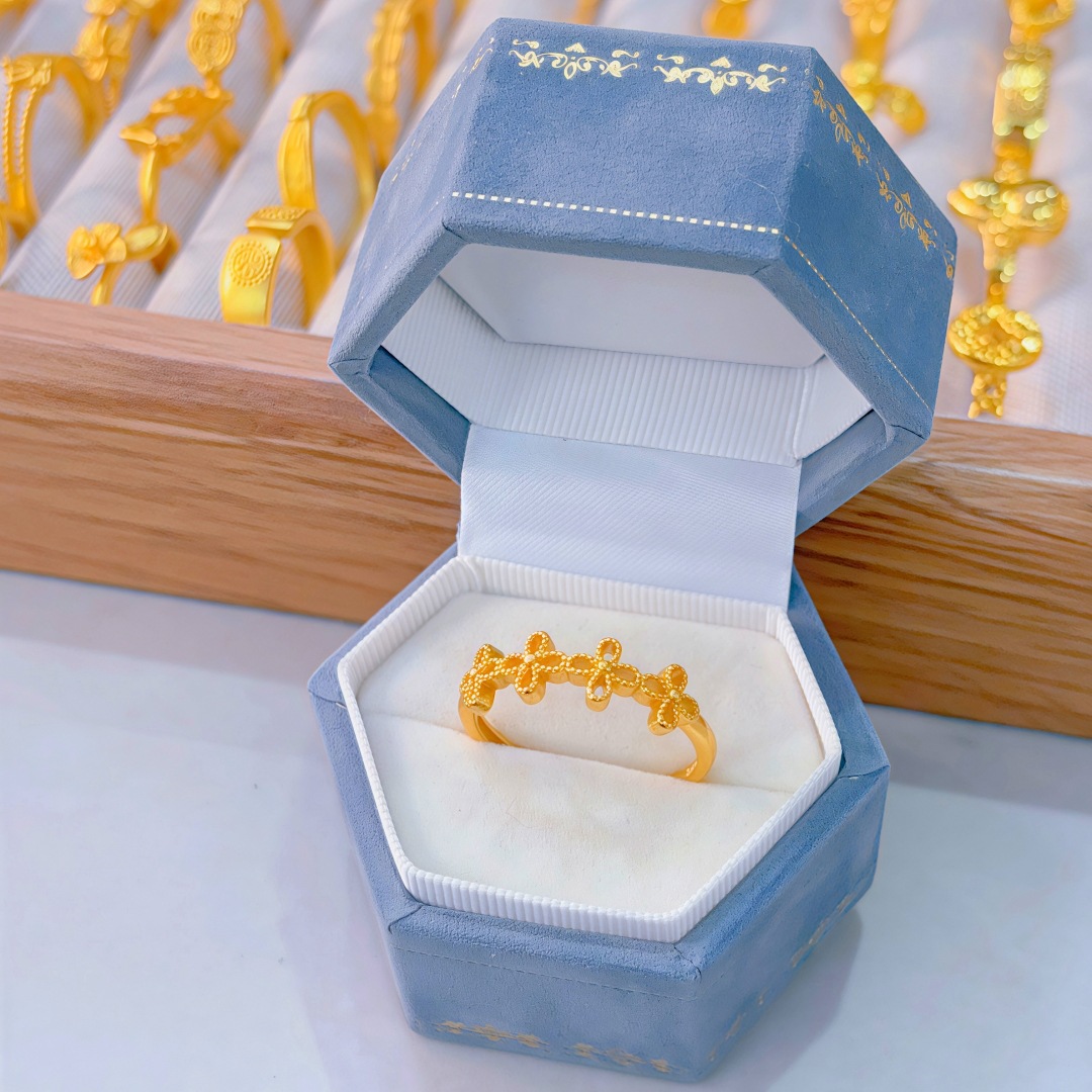Ring, four-leaf clover
