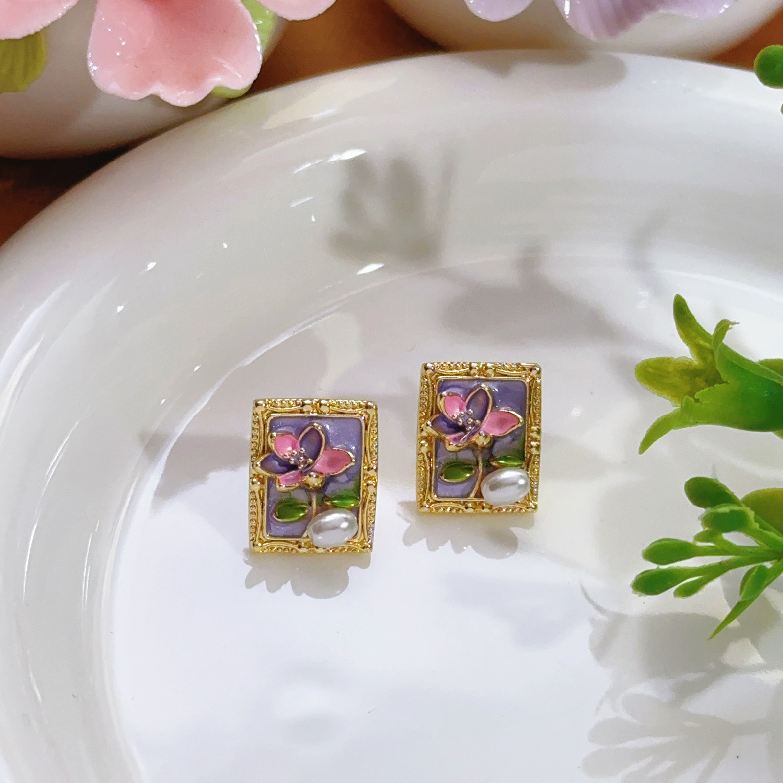 Pendientes de perlas Zhuji, temperamento blanco francés, pendientes antiguos, desplazamientos diarios, lujo ligero, joyería de orejas de alta gama al por mayor