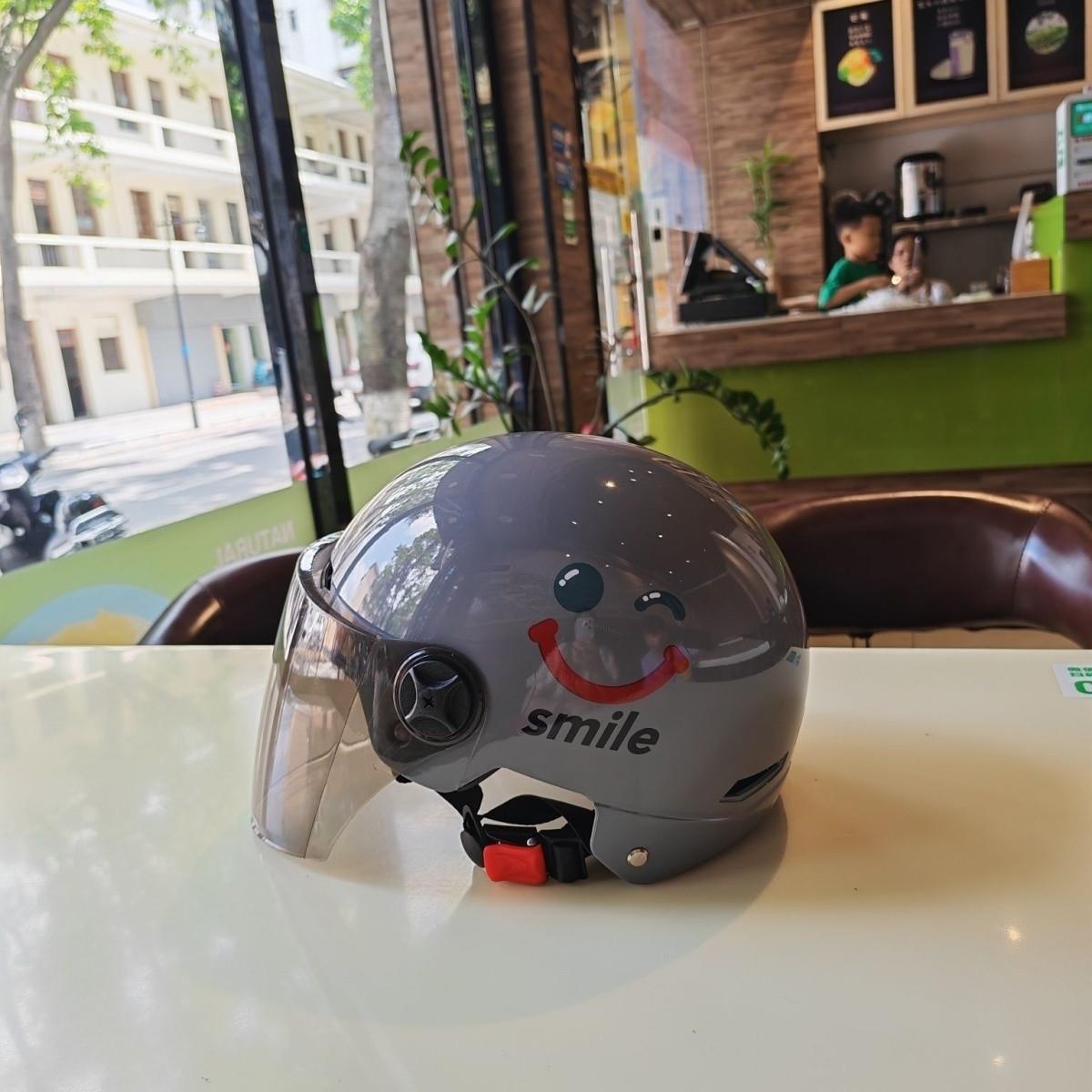 Newly certified helmets for men and women, electric vehicle and motorcycle sun protection, UV protection, autumn and winter safety helmets