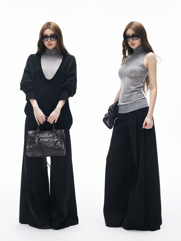 iamxia* black and gray color-blocked deep V-neck loose-fit knit top with a stand-up collar and a fitted vest, a two-piece set iamxia* black and gray color-blocked deep V-neck loose-fit knit top with a stand-up collar and a fitted vest, a two-piece set