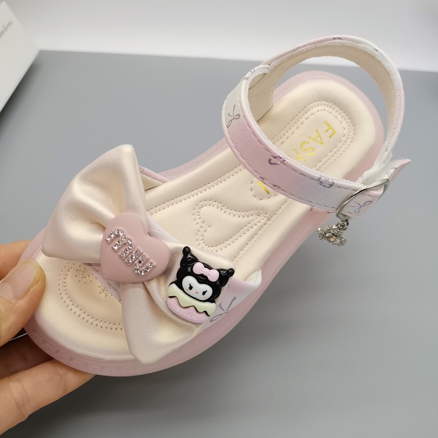 Princesa Ye Lin Xia Explosion 2025 Retro Mujer Tesoro 1-3-5 años Zapatos casuales a través de la red Zapatos de princesa de tendón de res antideslizante