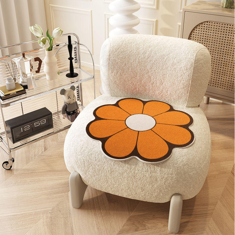 カシミヤのクッションに似せています。